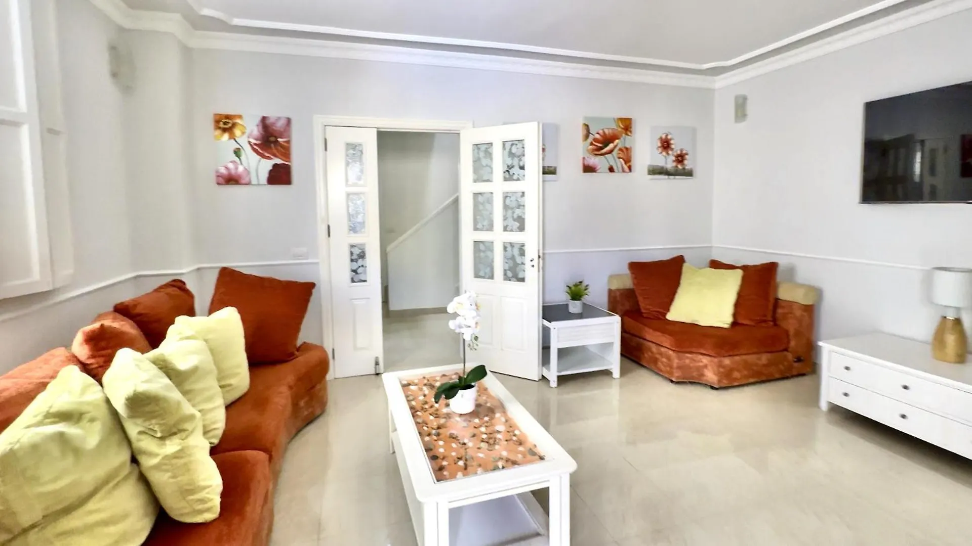 Dom wakacyjny Lovely Villa Magnolia With Pool, Bbq And Wifi In Tenerife South Las Rosas